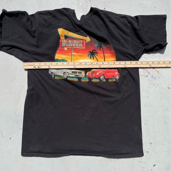 Men's In-N-Out T-Shirt Black Spell-Out Logo L Crew Food Double Double Burgers - Picture 9 of 10